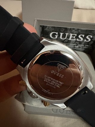 Reloj Guess Hombre Negro y Dorado
