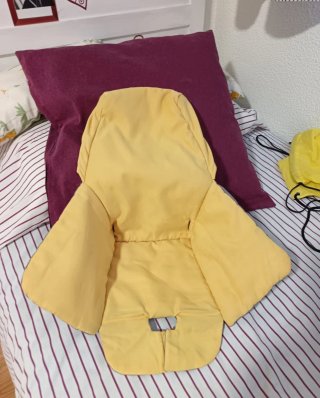 Trona Ikea con cojín lavable