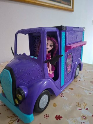 Monster High Caravana