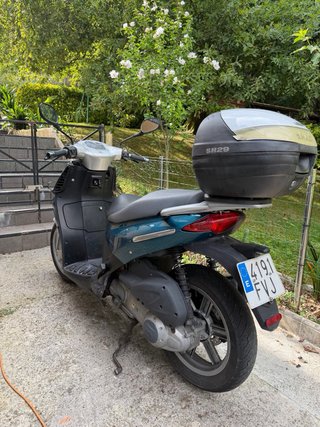*Aprilia sport city 125  *Scooter azul y Plateado