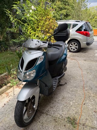 *Aprilia sport city 125  *Scooter azul y Plateado