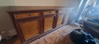 Aparador de madera con 4 puertas y cajones