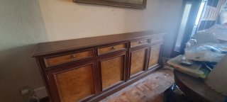 Aparador de madera con 4 puertas y cajones
