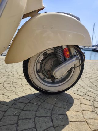 Vespa 160 GT Clásica Restaurada