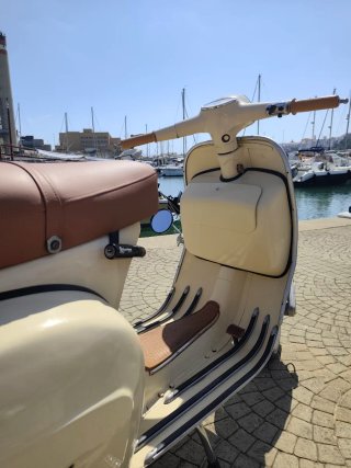 Vespa 160 GT Clásica Restaurada