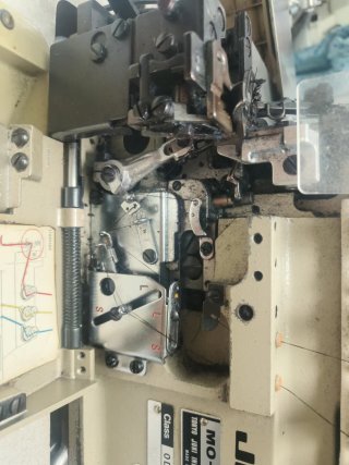 Máquina Overlock JUKI MO-2304