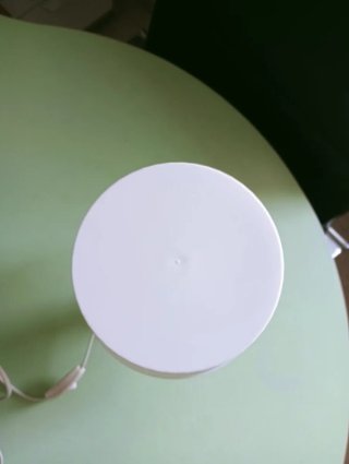 Lámpara de mesita de noche blanca