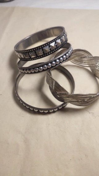 Conjunto de 3 pulseras plateadas