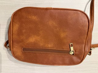 Bolso bandolera marrón acolchado