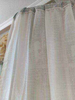 Cortinas grises y blancos de lino