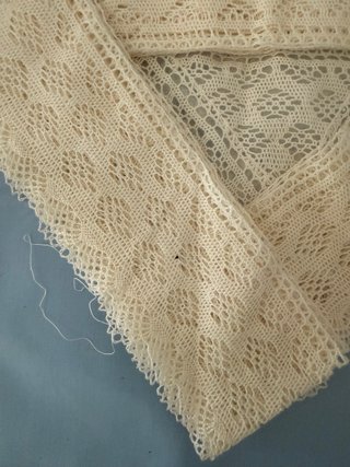 Puntillas para sábana beige