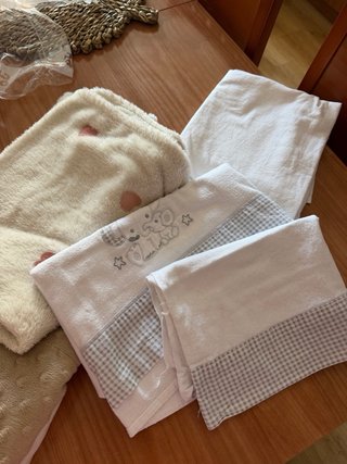 Cuna de colecho blanca con ruedas