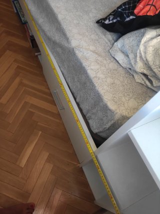Cama infantil con cajones y estantería