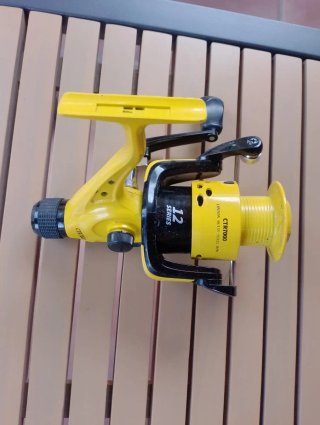 Carrete de pesca CTR1000 Amarillo