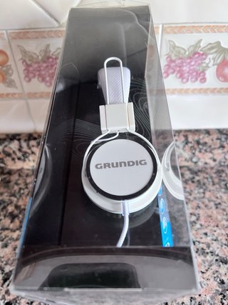 Auriculares Grundig Basic Edition Blancos