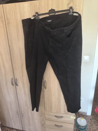 Pantalón vaquero negro corte recto talla 70