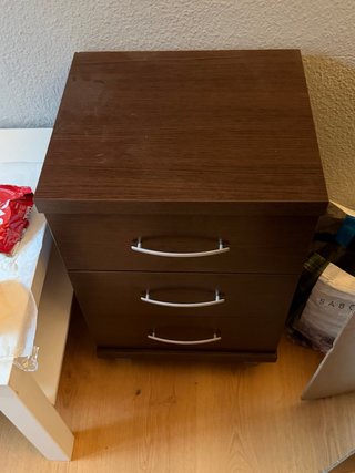 Cajonera de madera marrón
