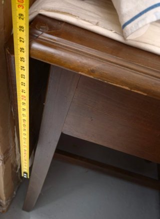 Mesa auxiliar antigua extensible de madera