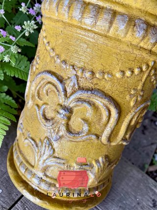 Vasi decorativi in terracotta dipinti a mano