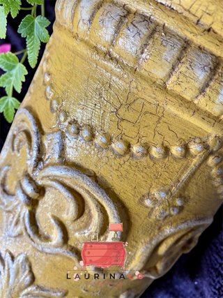 Vasi decorativi in terracotta dipinti a mano