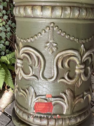 Vasi decorativi in terracotta dipinti a mano