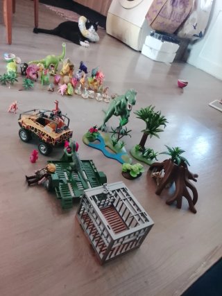 2 set Playmobil Dinosaurios y Vehículo