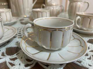 Juego de café de porcelana blanco y dorado