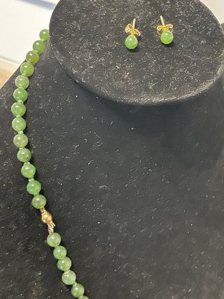 Conjunto Jade y Oro 18k: Collar y Pendientes