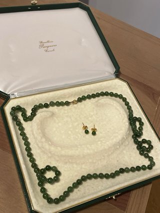 Conjunto Jade y Oro 18k: Collar y Pendientes