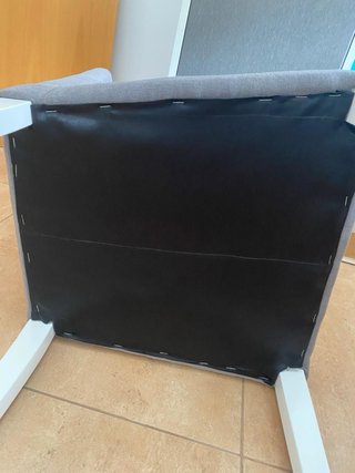Sillas aquaclen color gris.
