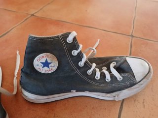Dos pares de zapatillas converse cada una 15€