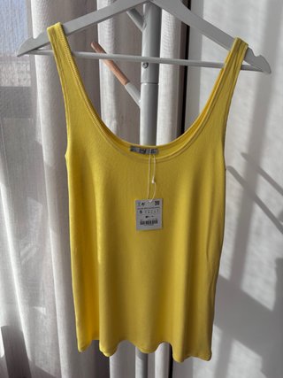 Camiseta tirantes amarilla Zara Talla S
