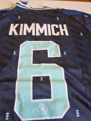 camiseta azul marino con detalles talla L