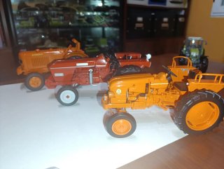Tractori Renault 1:16 Universal Hobbies