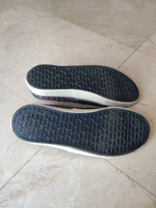 Zapatillas lona negra con estampado étnico