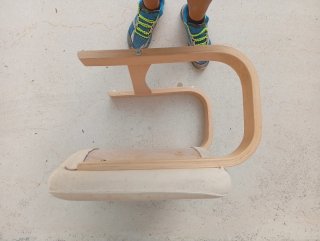 Reposapiés de madera y tela beige