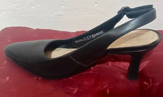 Zapatos Clarks tacón negros slingback