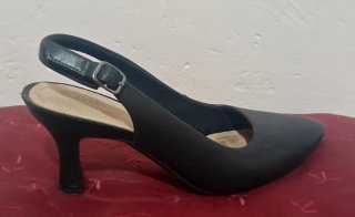 Zapatos Clarks tacón negros slingback