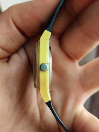 Orologio vintage giallo ZERO SIX meccanico