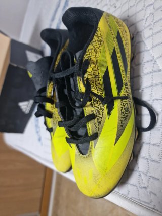 Botas de fútbol Adidas talla 33