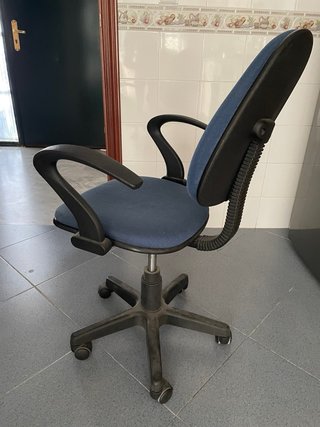 Silla de escritorio azul y negra