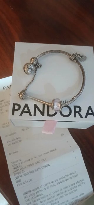 Pulsera Pandora original con 3 charms y ticket