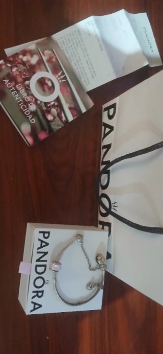 Pulsera Pandora original con 3 charms y ticket
