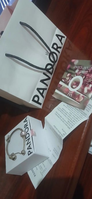 Pulsera Pandora original con 3 charms y ticket
