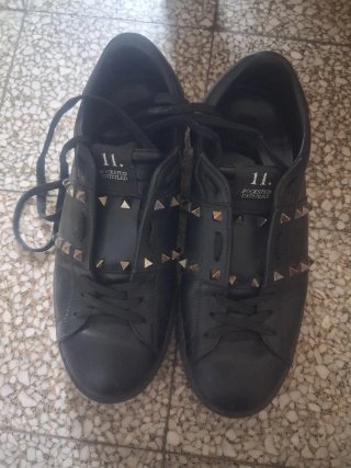 Zapatillas Valentino Garavani negras con tachuelas