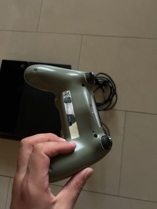 PS4 500GB + Mando Camuflaje + Juego