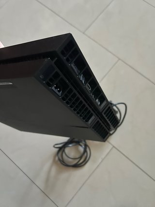 PS4 500GB + Mando Camuflaje + Juego