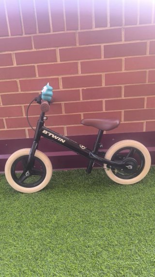 Bicicleta equilibrio Btwin negra