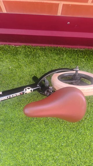 Bicicleta equilibrio Btwin negra