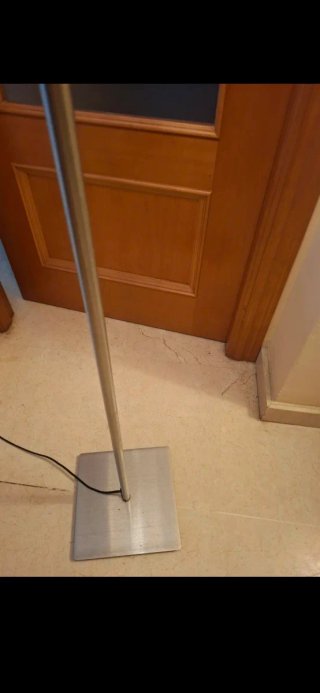 Lámpara de pie Ikea, altura regulable